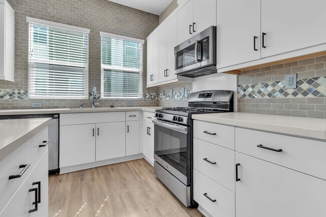 Building Photo - 945 E Mason Ln