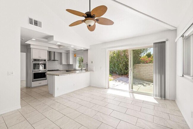 Building Photo - 43520 Via Magellan Dr