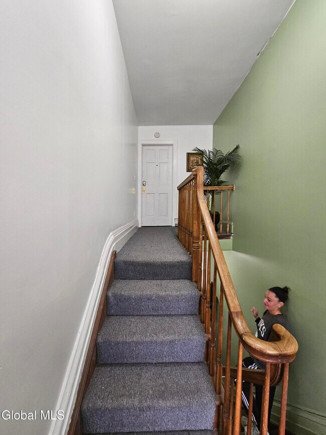 Building Photo - 15 Ten Broeck St