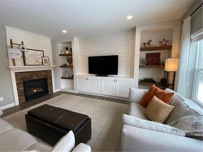 Building Photo - 5596 Orchard Cove