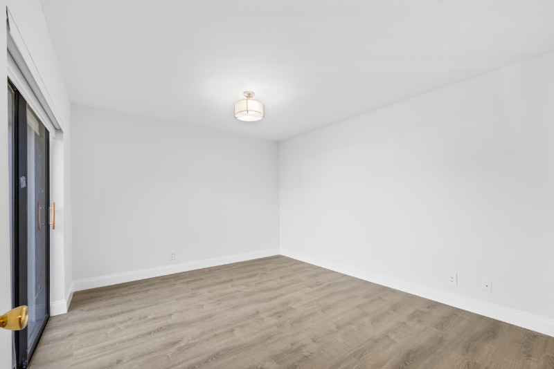 Building Photo - 2695 Albatross Rd N