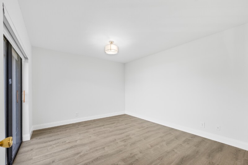 Building Photo - 2695 Albatross Rd N