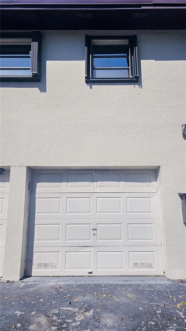 Building Photo - 13949 SW 44th Ln Cir