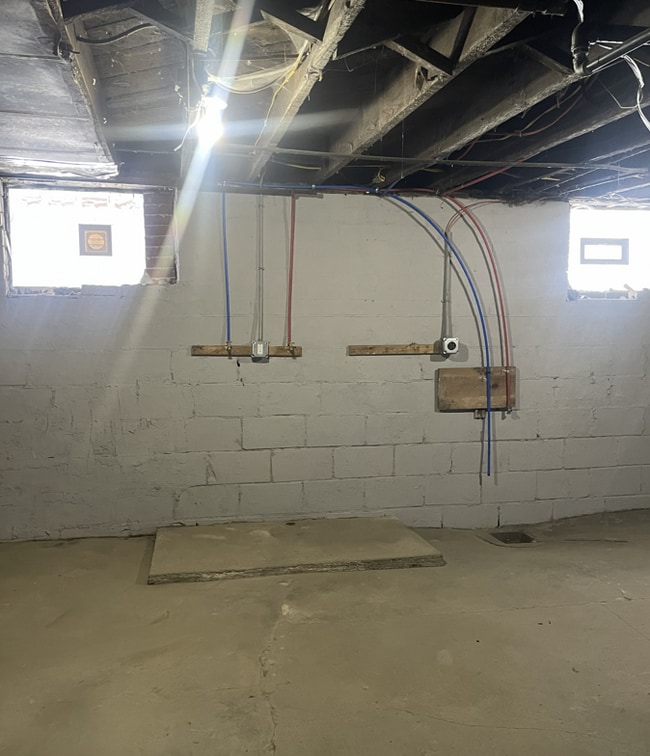 Washer/Dryer Hookups - 399 W Warren Ave