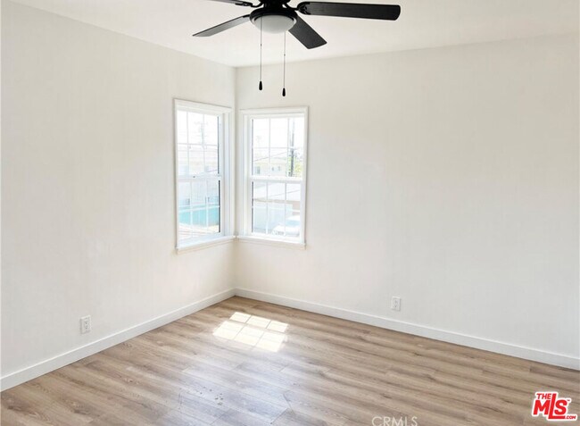 Building Photo - 510 E Arbor Vitae St