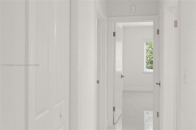 Building Photo - 439 Bargello Ave