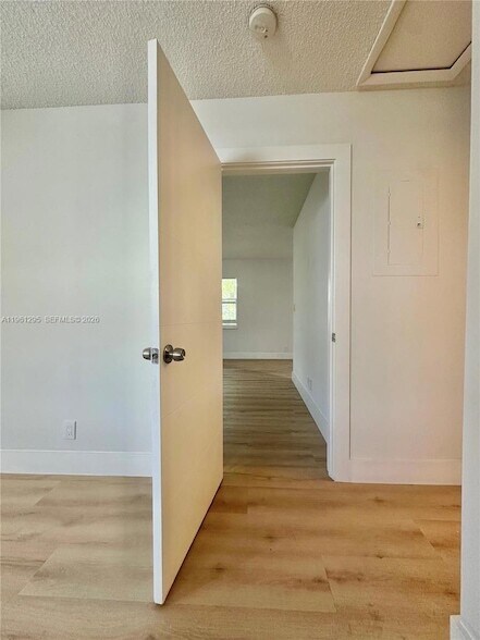 Building Photo - 1109 NE 6th Ave