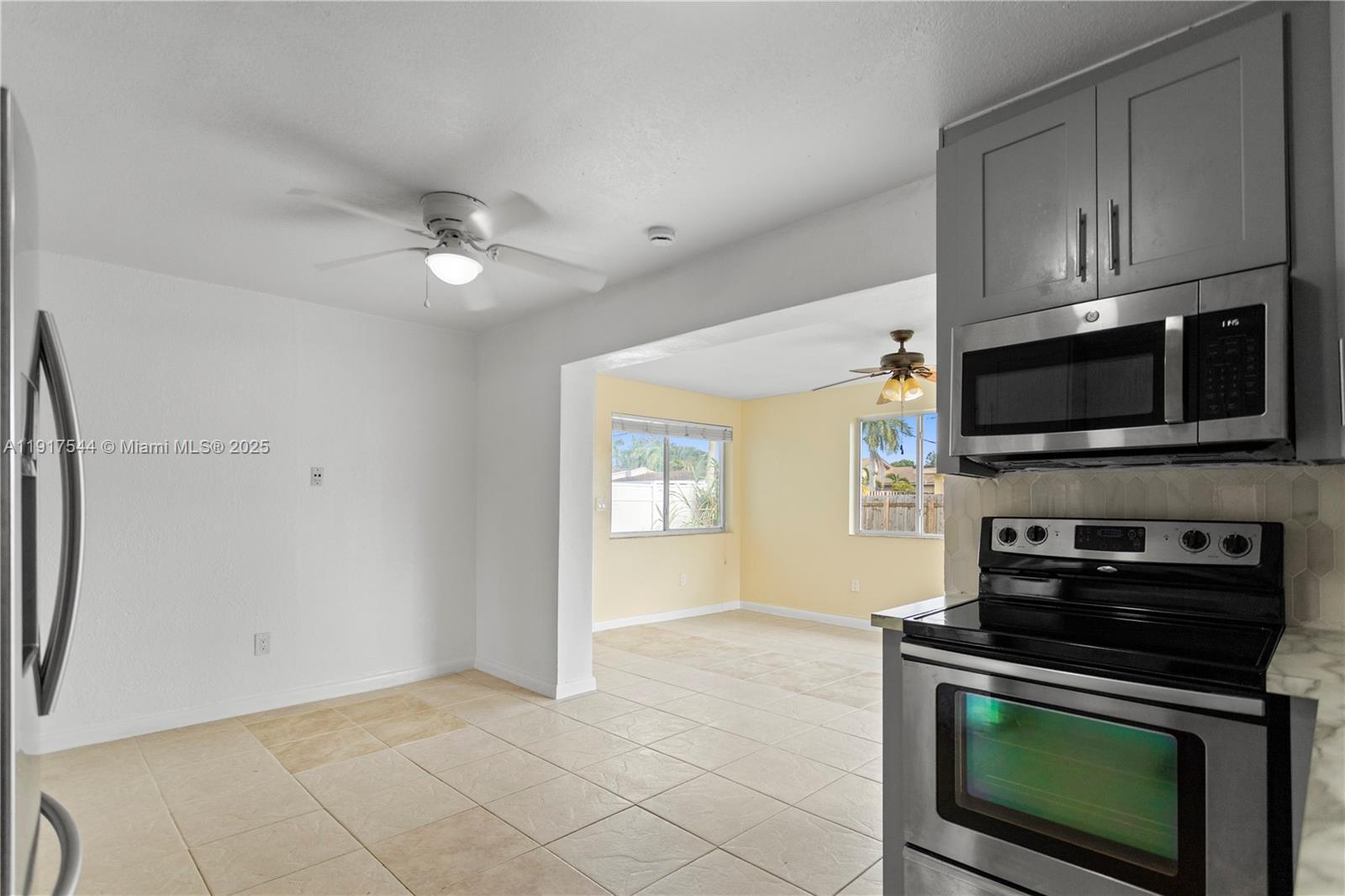 Building Photo - 1831 SW 97th Ter