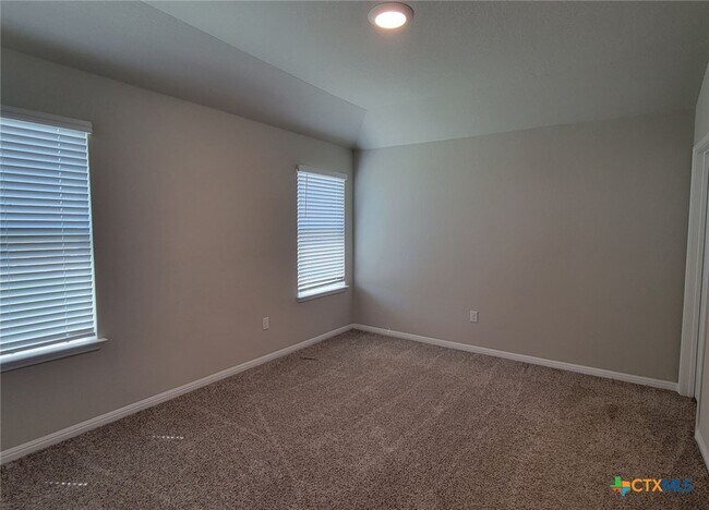Building Photo - 417 Shiner Ln