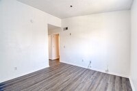 Building Photo - Well-Kept 2 Bedroom Condo with Amazing Views