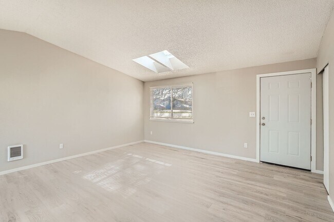 Building Photo - 209 E 36th St