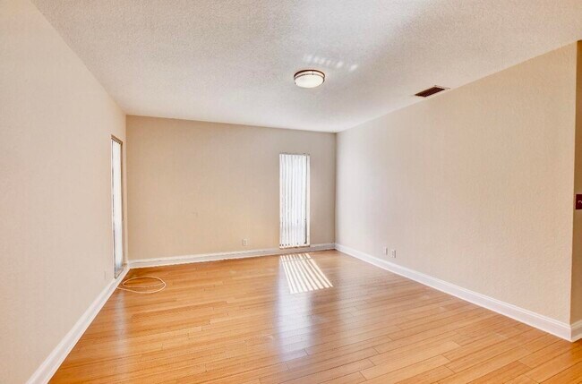 Building Photo - 17768 Maplewood Dr
