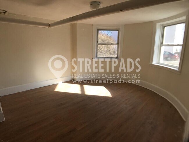 Building Photo - 3 bedroom in Boston MA 02135