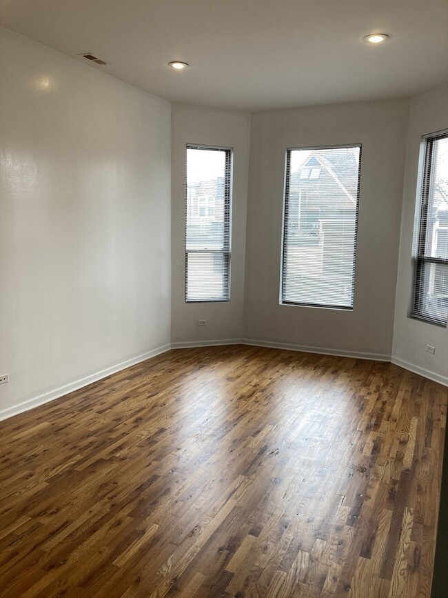 Building Photo - 4041 S Calumet Ave