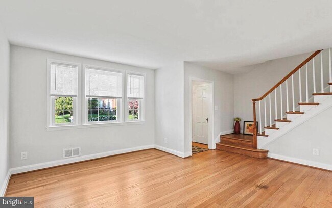 Building Photo - 403 Stratford Rd