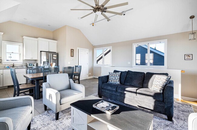 Building Photo - 12 Epping Ave