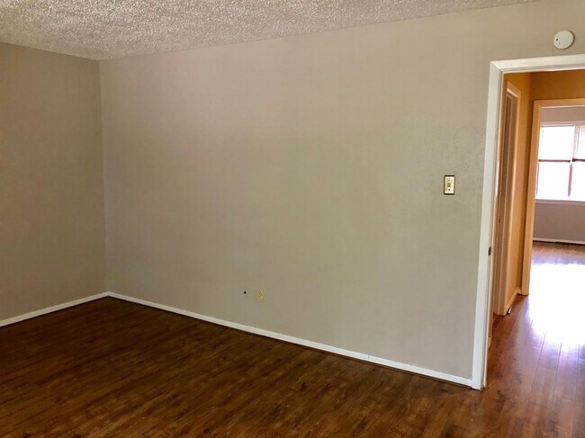 Building Photo - 2335 33rd St