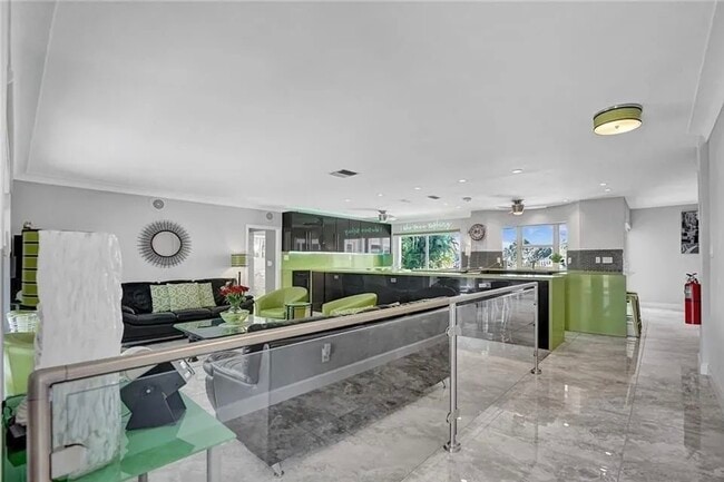 Building Photo - 2830 NE 55th St