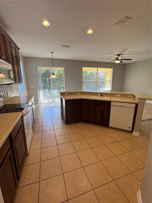 Building Photo - 559 Hiawatha Palm Pl