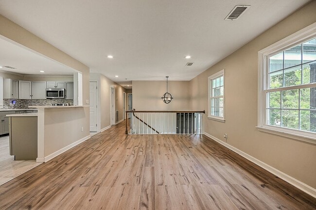 Building Photo - Beautiful split foyer home in Colonial Hei...