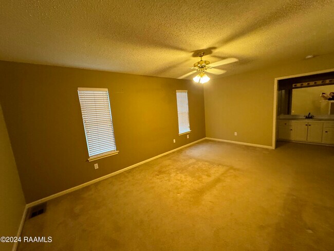 Building Photo - 109 Sugarcreek Dr