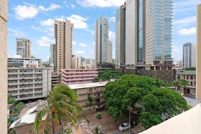 Building Photo - 2092 Kuhio Ave #906