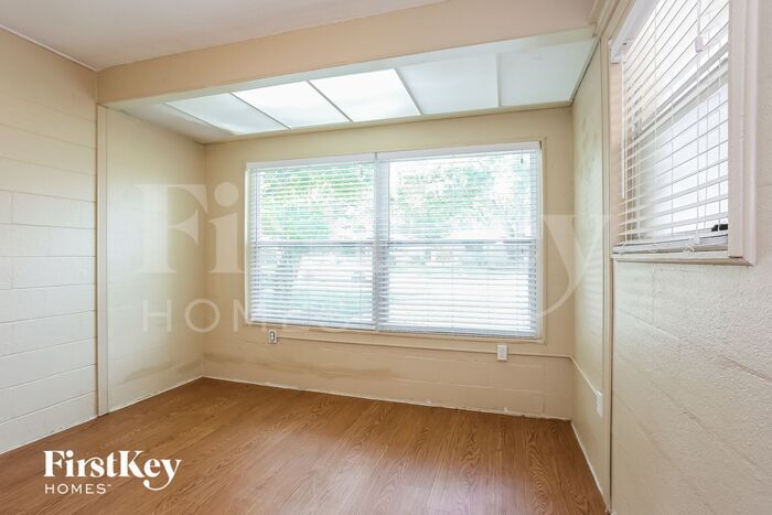 Building Photo - 5425 13th Ave N