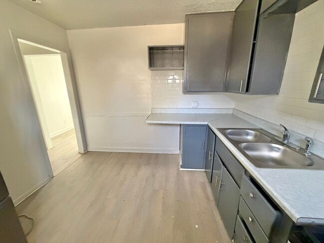 Building Photo - 2 bed home for rent