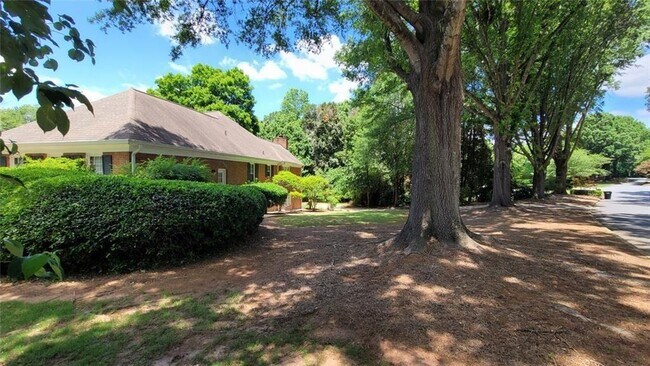 Building Photo - 5005 Johns Creek Ct