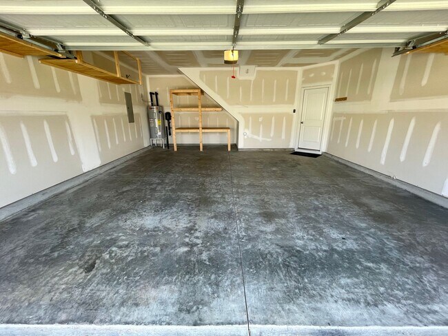 Building Photo - Gorgeous 4 Bed 2.5 Bath Home in GSO