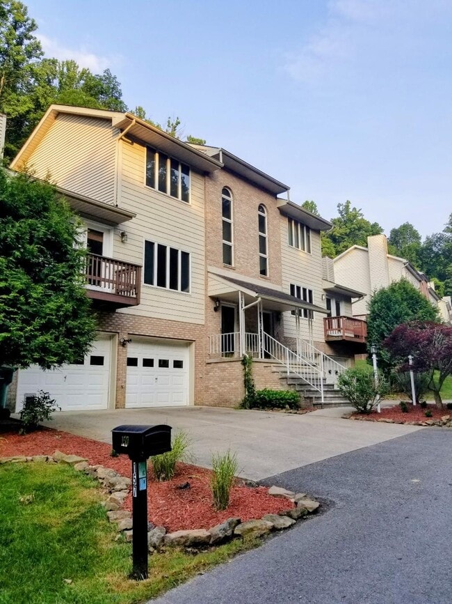 Building Photo - 157 Timberbrook Ln