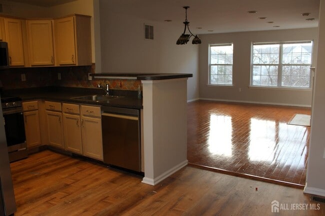 Building Photo - 53 Giera Ct