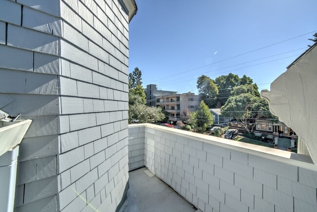 Building Photo - 2225 Blake St