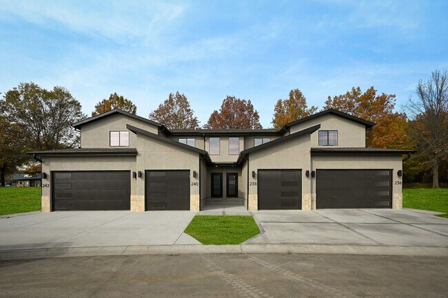 Primary Photo - 3-Bedroom Townhome for Lease in Raymore