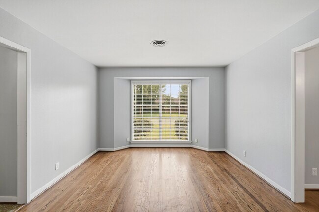 Building Photo - 4614 Hummingbird St