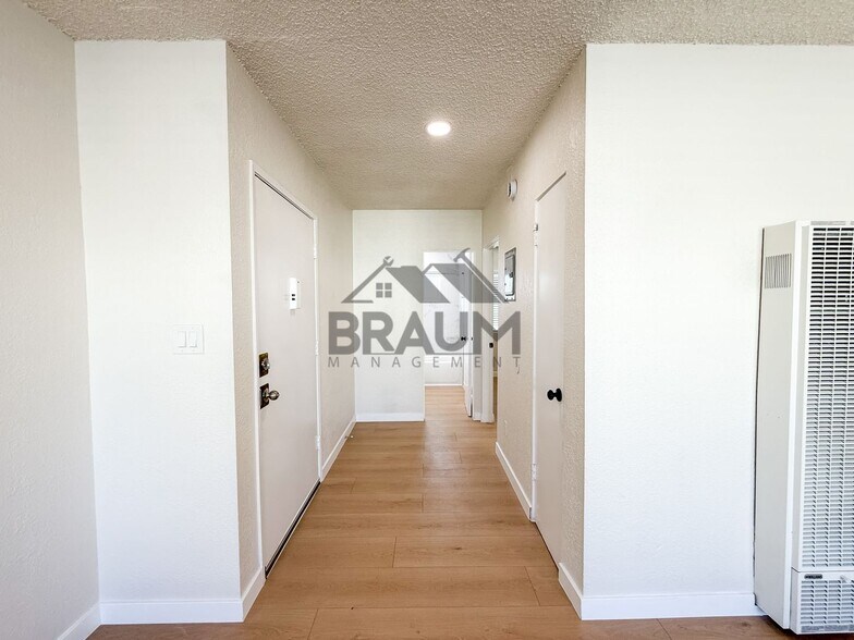 Building Photo - 4636 Laurel Canyon Blvd