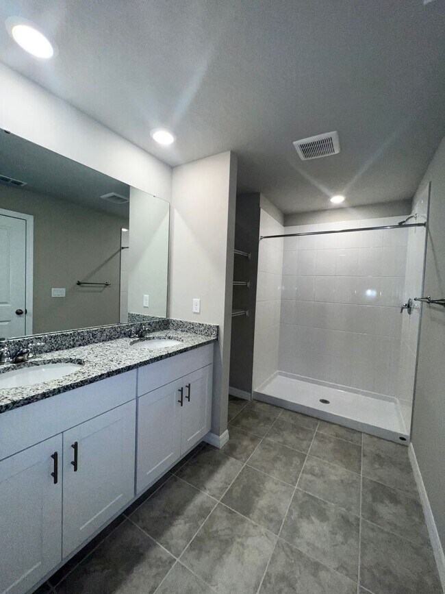 Building Photo - Gorgeous Brand New 3/2.5 Townhome