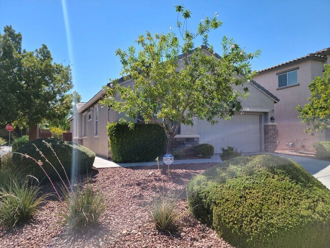 Building Photo - Downtown Summerlin Beauty