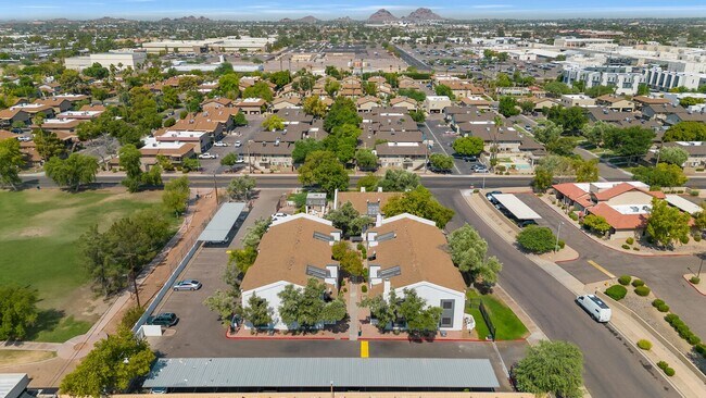 Building Photo - FANTASTIC 2 BED 2 BATHS IN SCOTTSDALE **Cashless Deposit Available!!!** 15 min to ASU