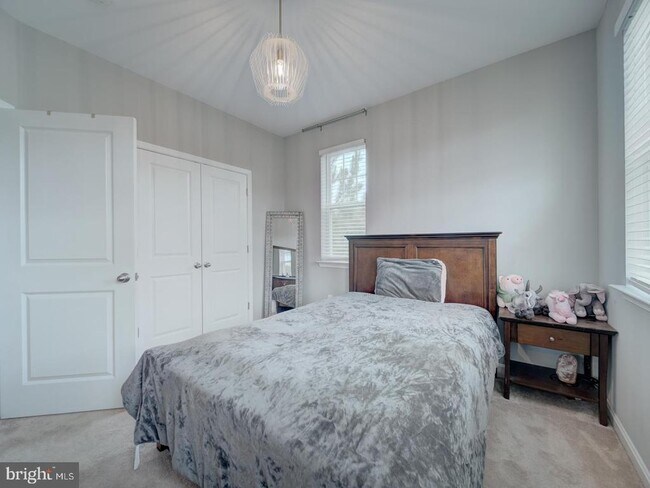 Building Photo - 2805 Medstead Ln