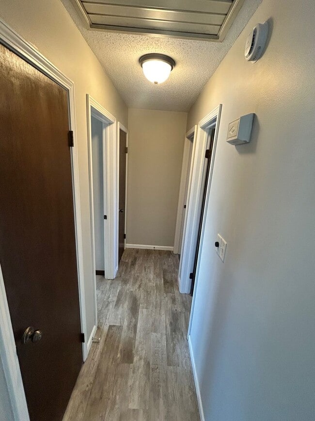 Building Photo - 7615 Walnut Ave