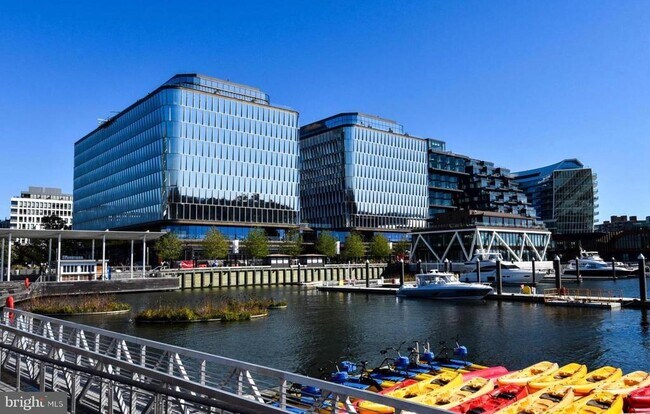 Building Photo - 1435 4th St SW