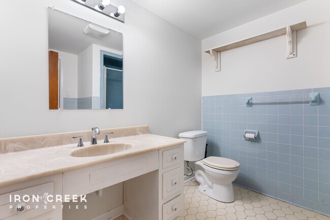 Building Photo - Spacious West Asheville Home with Dual Kit...