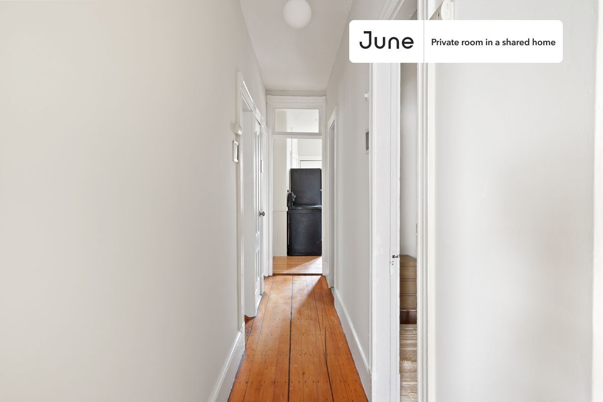 Building Photo - Room in Shared 4 bed/1 bath home