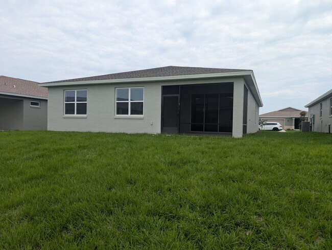 Building Photo - 7552 SW 56th Pl