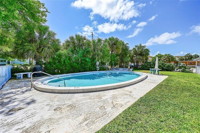 Building Photo - 3217 NE 11th St