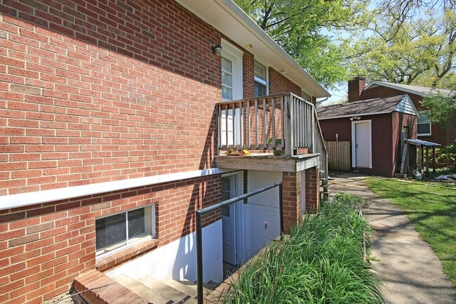 Building Photo - Walk or Bike to UVA Medical Center