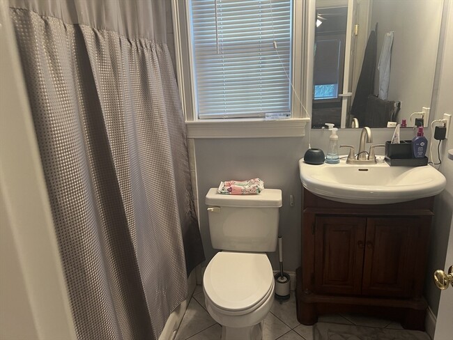 Building Photo - 810 Washington St