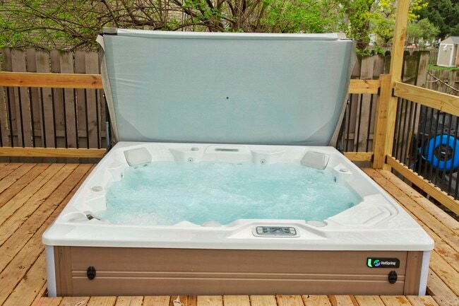 Building Photo - 2S316 Arrowhead Dr