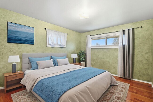 Building Photo - Sunnyside single family home with oversized 2 car garage